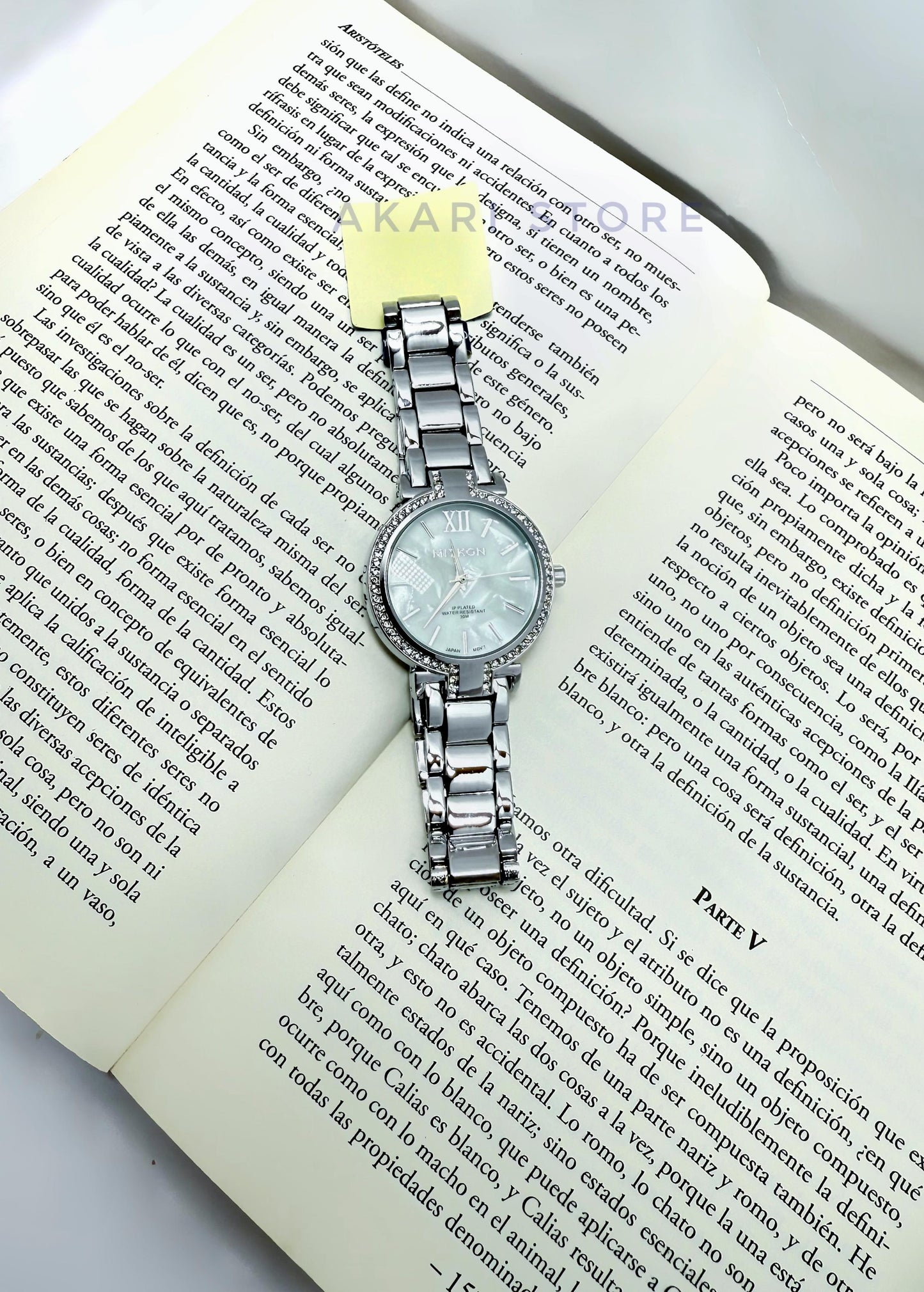Reloj Elegante con brillos Plateado