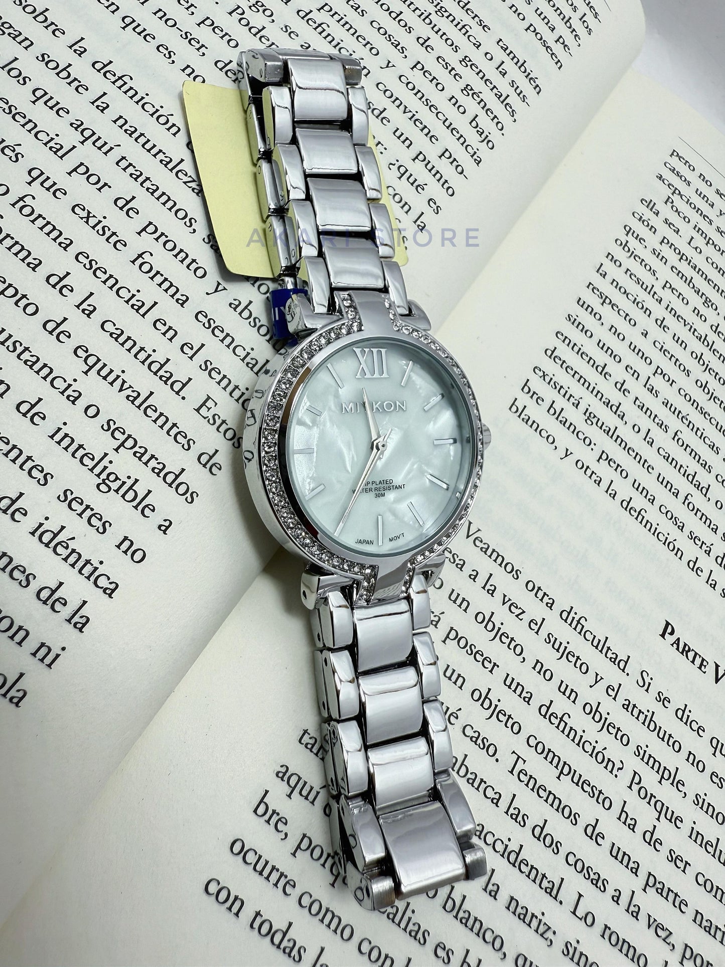 Reloj Elegante con brillos Plateado