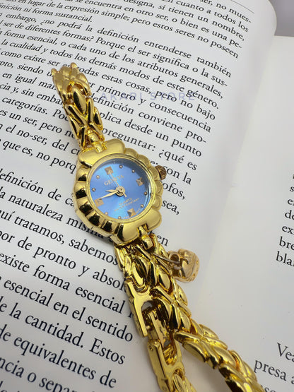 Reloj dorado de flor con dije de Hello Kity