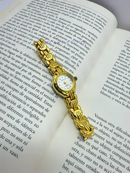Reloj dorado minimalista de trenza