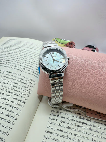 Reloj circular color plata