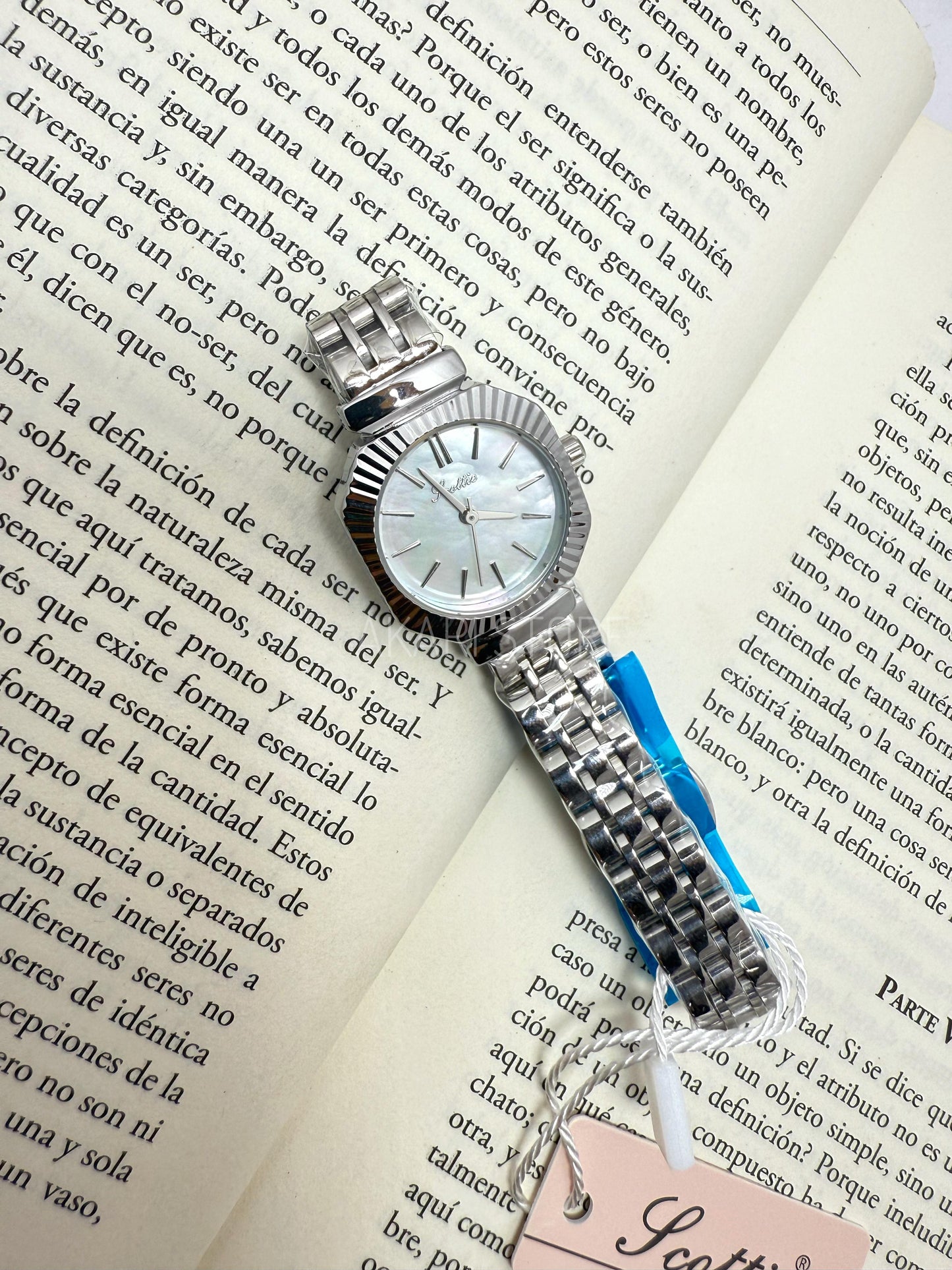 Reloj circular color plata