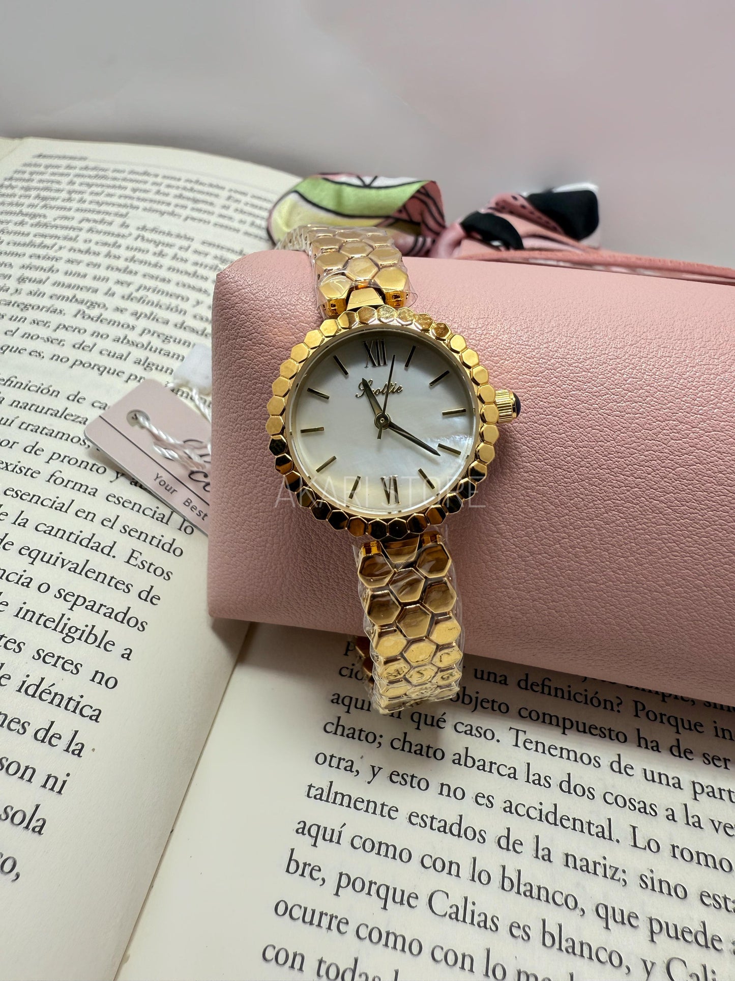 Reloj circular con dial marfil