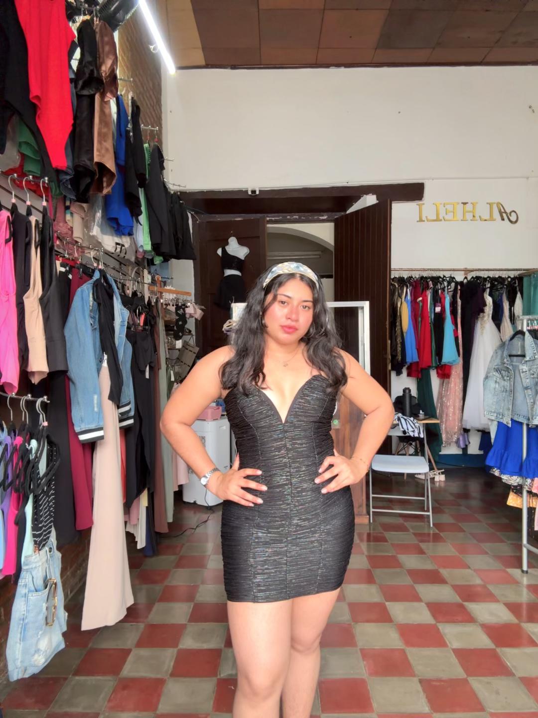 Vestido corto con lineas azules
