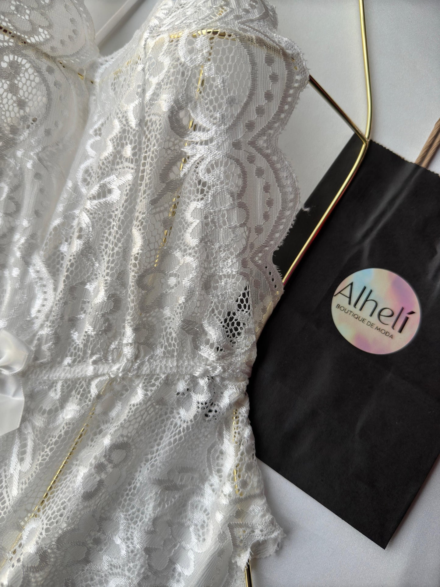 Lencería Blanco Body con entrepierna abierta y espalda cruzada con encaje