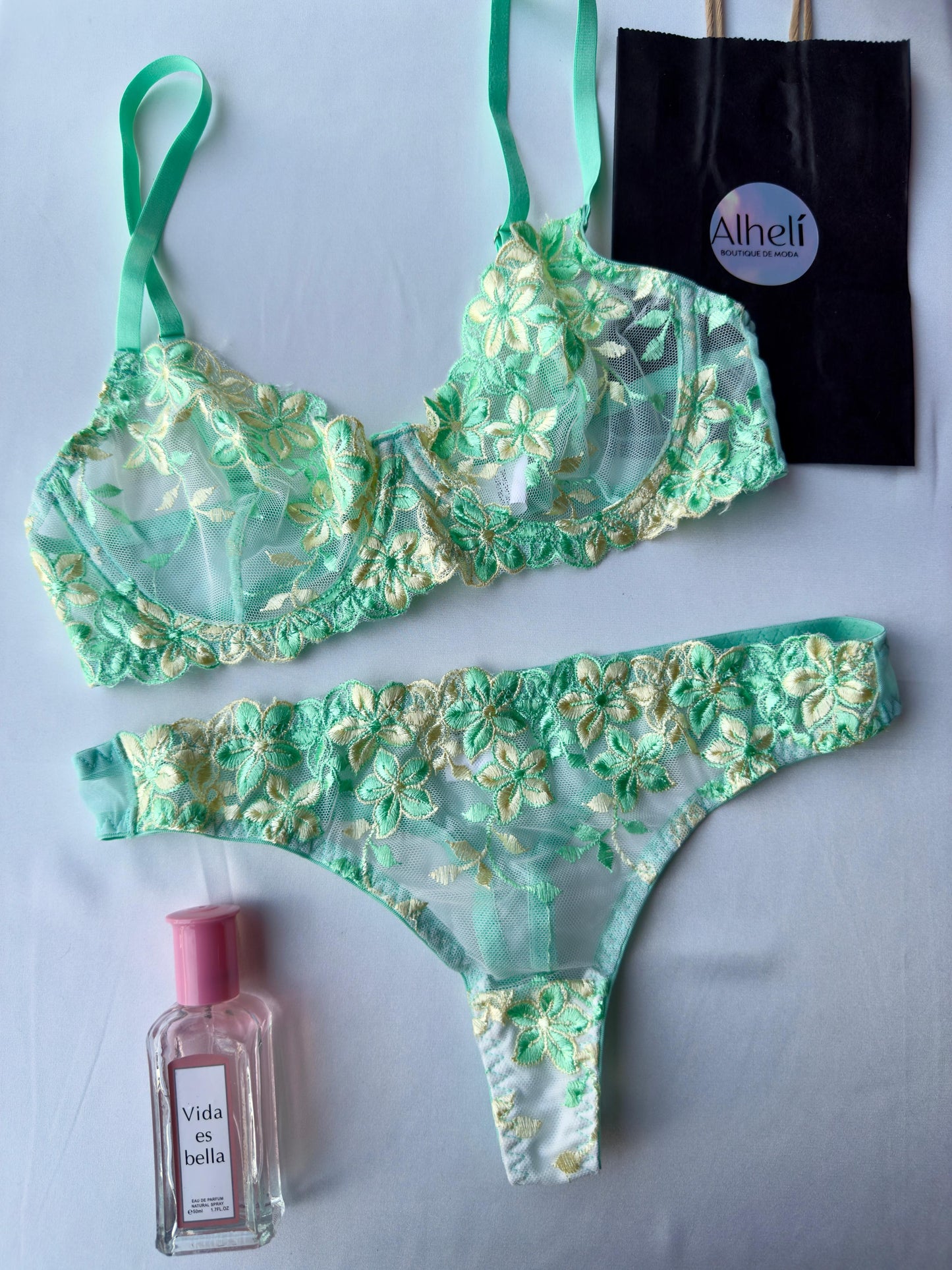 Lenceria verde con bordado floral romantica 2 piezas