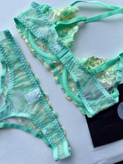 Lenceria verde con bordado floral romantica 2 piezas