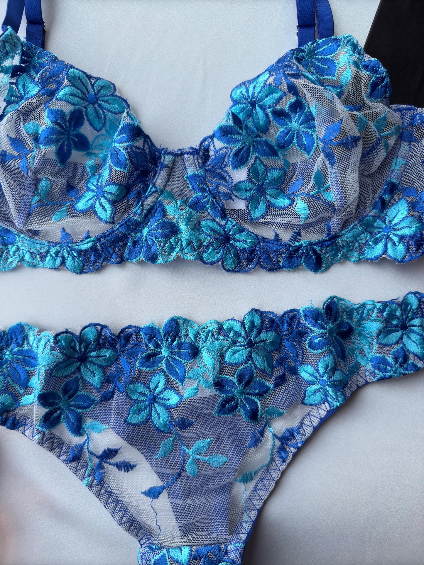 Lencería azul con bordado floral romántica 2 piezas