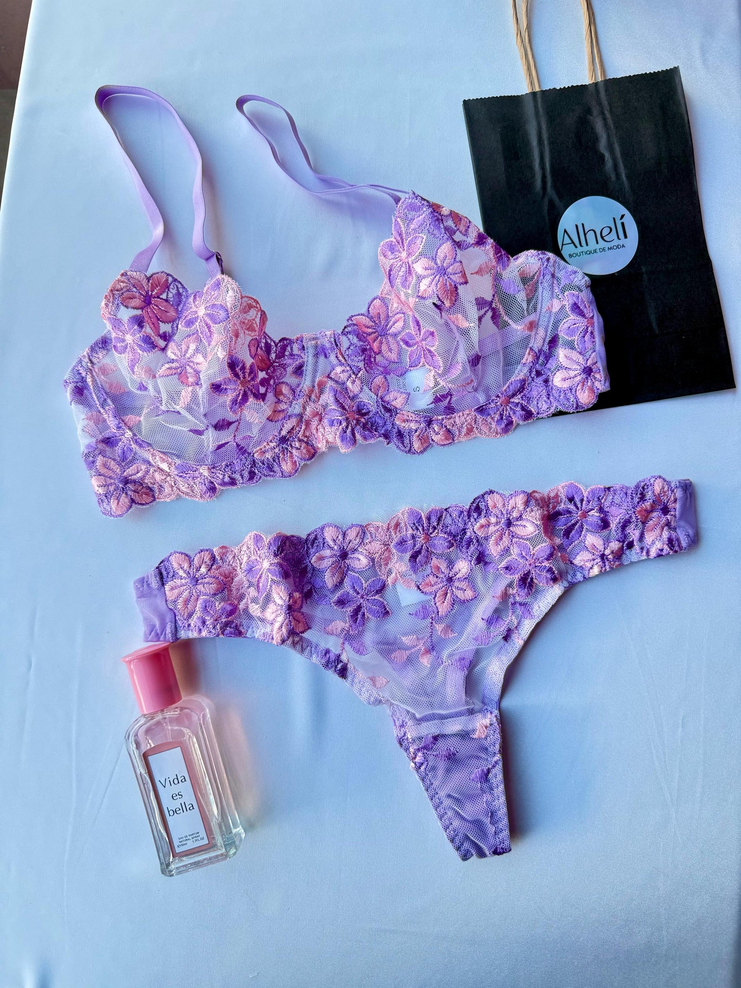Lenceria morado con bordado floral romantica 2 piezas