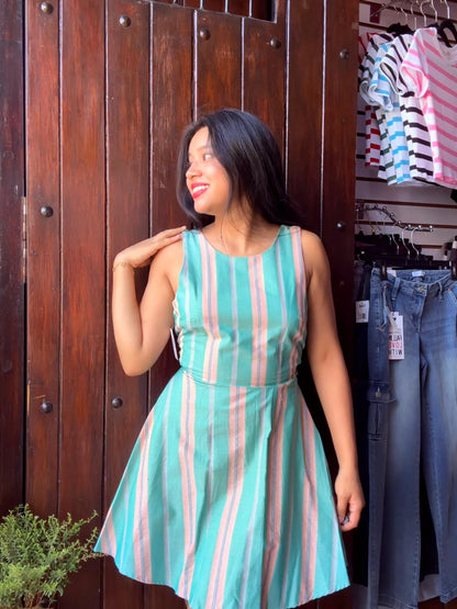Vestido corto verde rayado