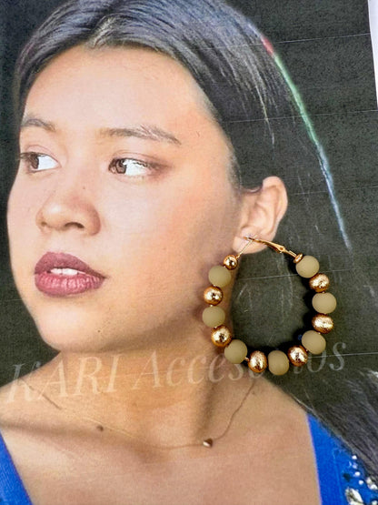 Aretes con cierre de cuentas y bolitas