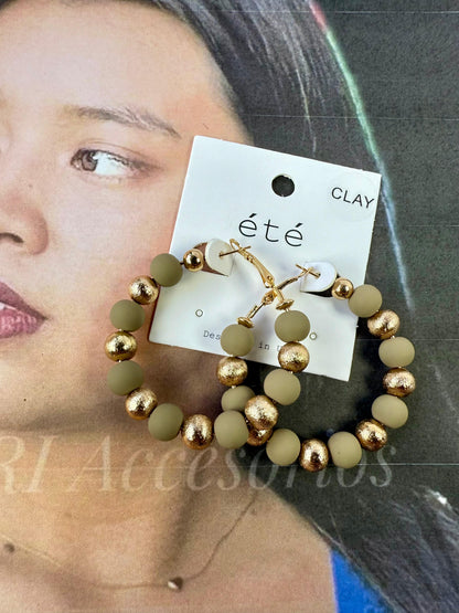 Aretes con cierre de cuentas y bolitas
