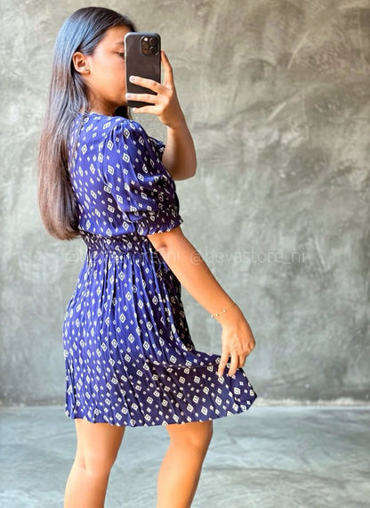 Vestido azul de formas