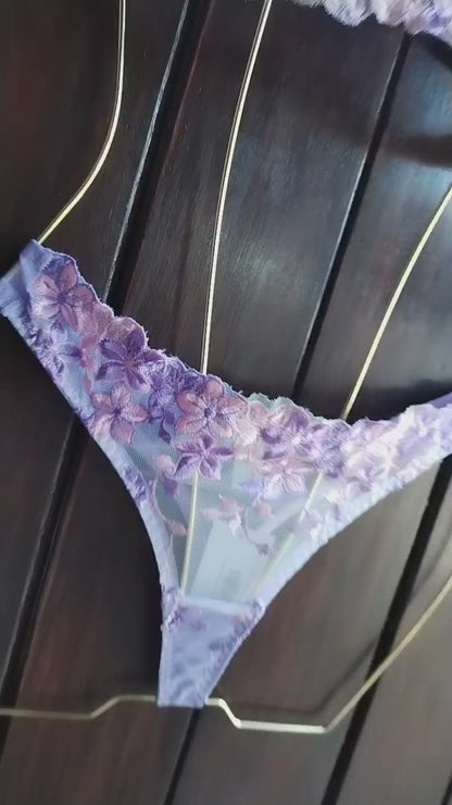 Lenceria morado con bordado floral romantica 2 piezas